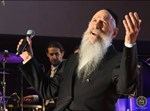 עטיפת האלבום של ומקהלת מלכות במופע בשווייץ