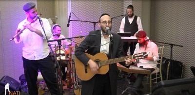 עטיפת האלבום של מלך הקומזיצים פיני אינהורן - קומזיץ