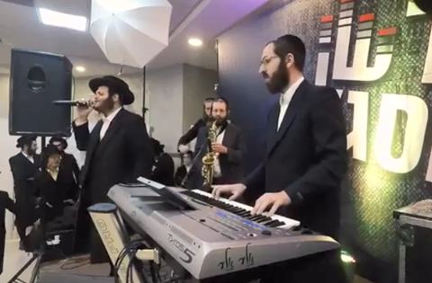 עטיפת האלבום של זאנוויל מבצע את טובות ונחמות של מנדי וייס