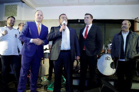 עטיפת האלבום של האירוע הענק של קול חי במוצש