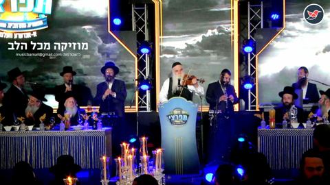 עטיפת האלבום של דוד קליגר ומקהלת ויז'ניץ במחרוזת קסומה עם מיטב שירי ר''ח