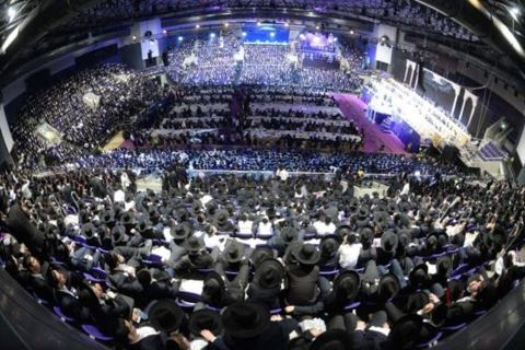 עטיפת האלבום של מלכות, סאמט, זאנוויל ומאיר אדלר מרקידים עשרת אלפים איש