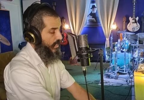 עטיפת האלבום של רועי ולוי יצחק לביא - קלי אתה (ווקאלי)