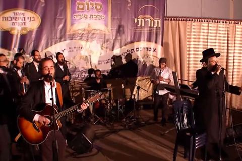 עטיפת האלבום של דודי קאליש ונפתלי קמפה לשירו של קרליבך- -משה ואהרון