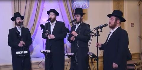 עטיפת האלבום של מיטב הלהיטים המקפיצים מכל הזמנים במחרוזת אחת