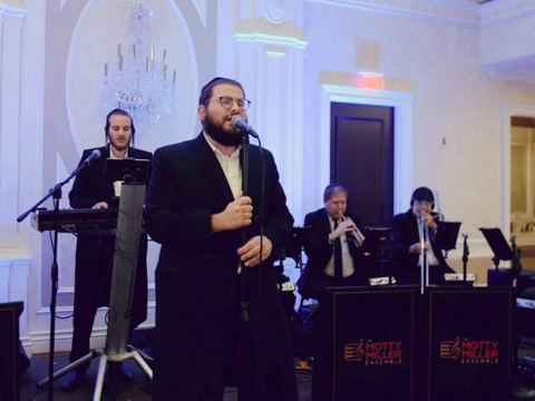 עטיפת האלבום של מי אדיר