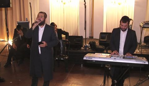 עטיפת האלבום של אמן הרגש מוטי ויזל מרטיט עם היצירה כל נדרי