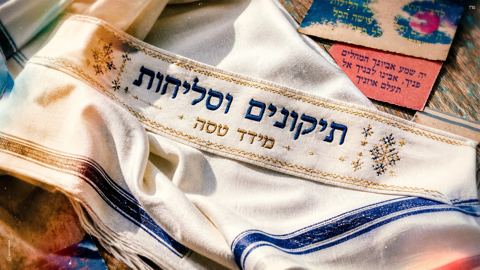 עטיפת האלבום של מידד טסה - תיקונים וסליחות