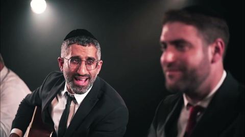 עטיפת האלבום של אלירן אלבז ואבישי אשל - מחרוזת כך עוברים חיי הקליפ הרשמי Eliran Elbaz _ Avishai Eshel Kach Ovrim.mp3